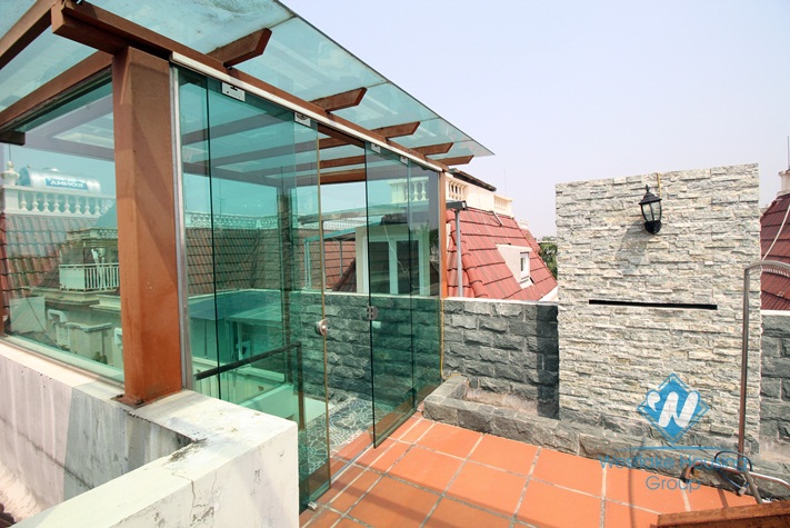 Spacious house with open living room and nice bathrooms to rent in Ciputra